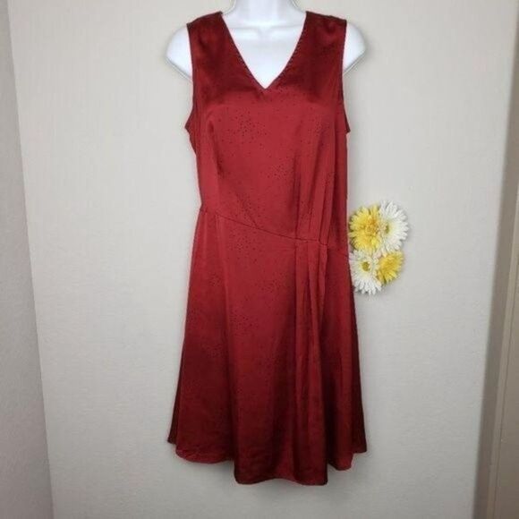 August 1 Eight v-neck asymmetrical tuck satin dress size medium - Picture 14 of 15